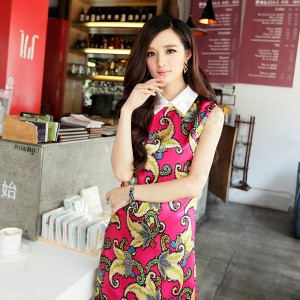 CHAN ISSUE pink printed dress with sunglasses